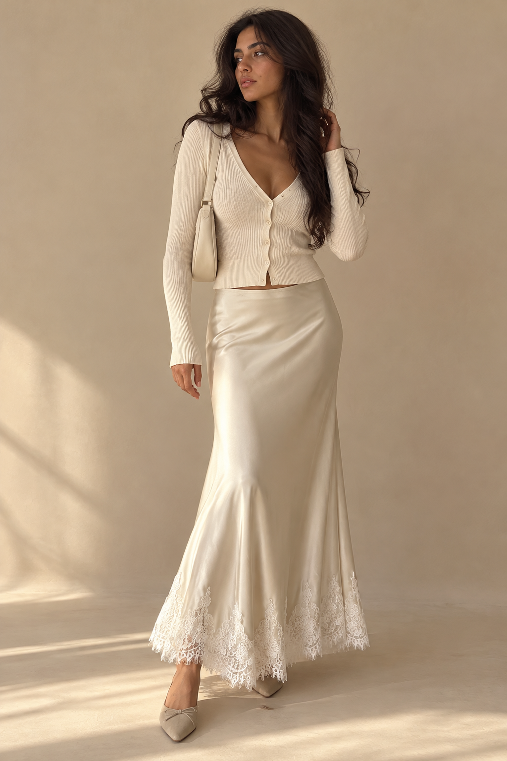 Jupe Sirène Satin et Dentelle — Beige — porté