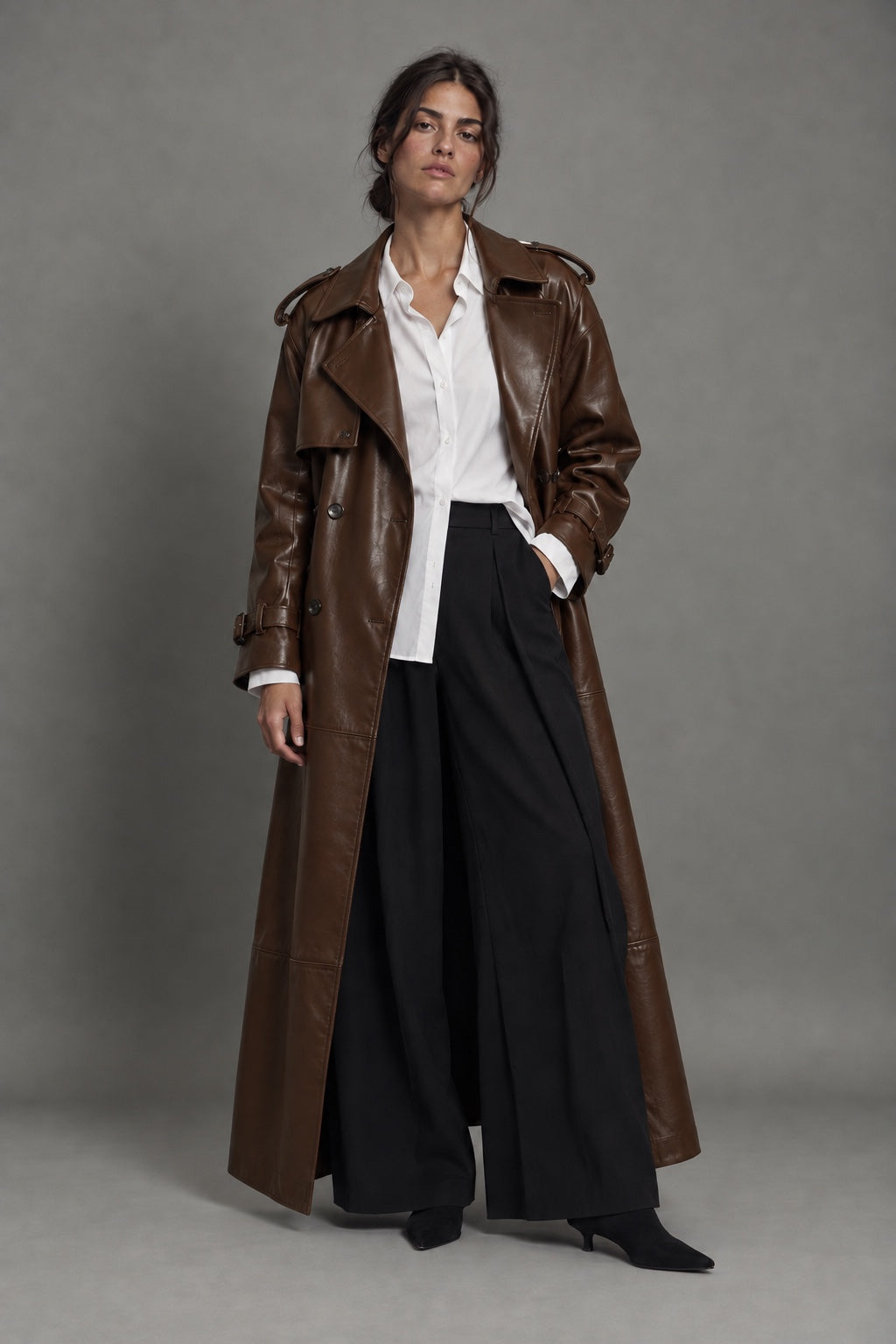 Trench Long Effet Cuir — Chocolat — porté