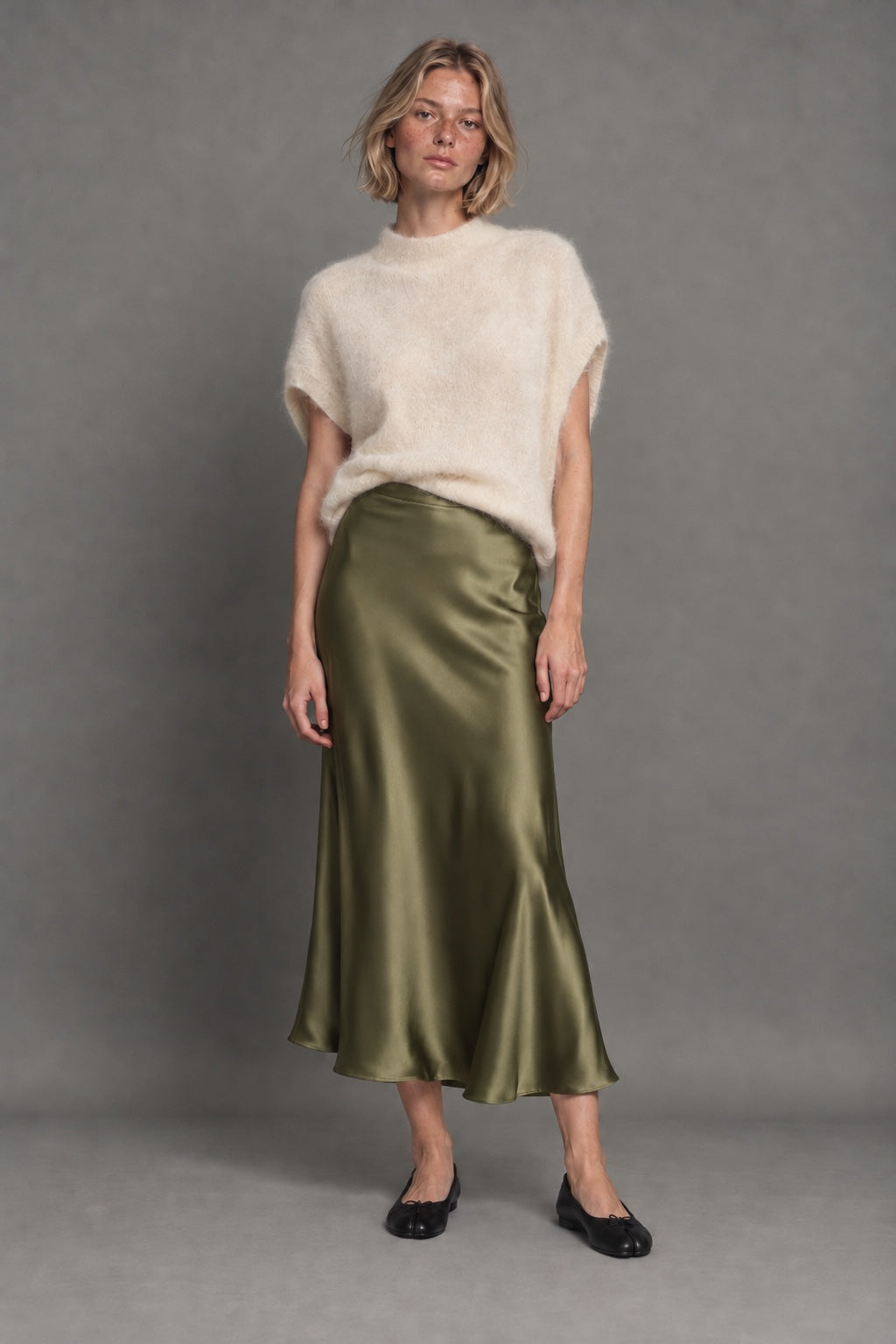 Jupe Midi Satinée — Olive — porté