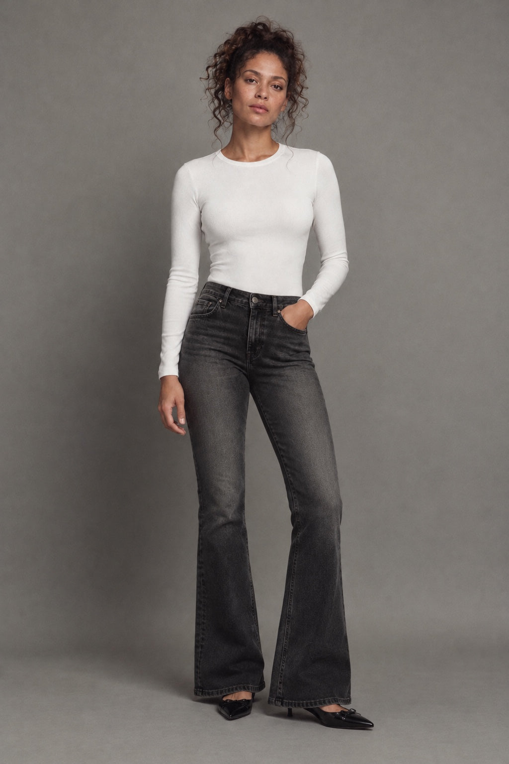 Jean Évasé Stretch — Noir — porté · shoot