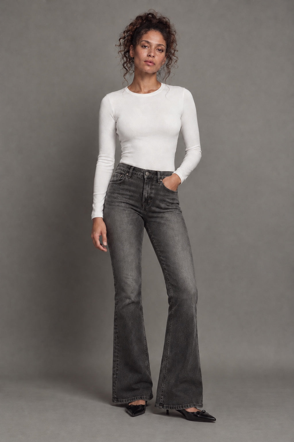 Jean Évasé Stretch — Gris — porté · shoot